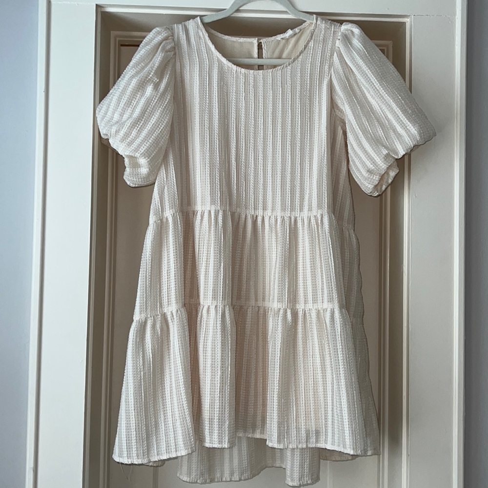 Cream dress with puff sleeves. Great condition. Size M.